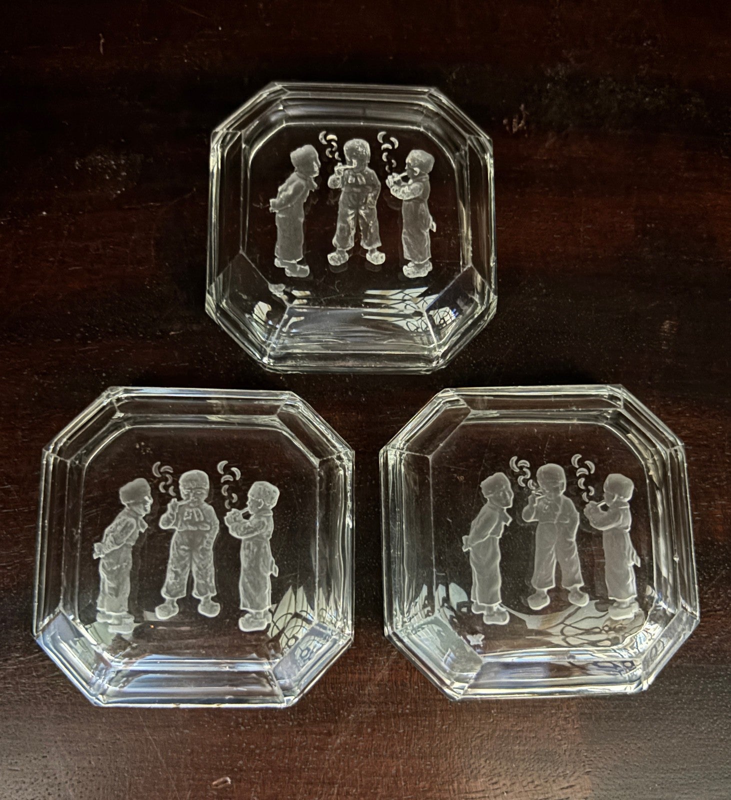 Art Deco Heinrich Hoffmann Intaglio Glass Pin or Ash Trays with Smoking Men