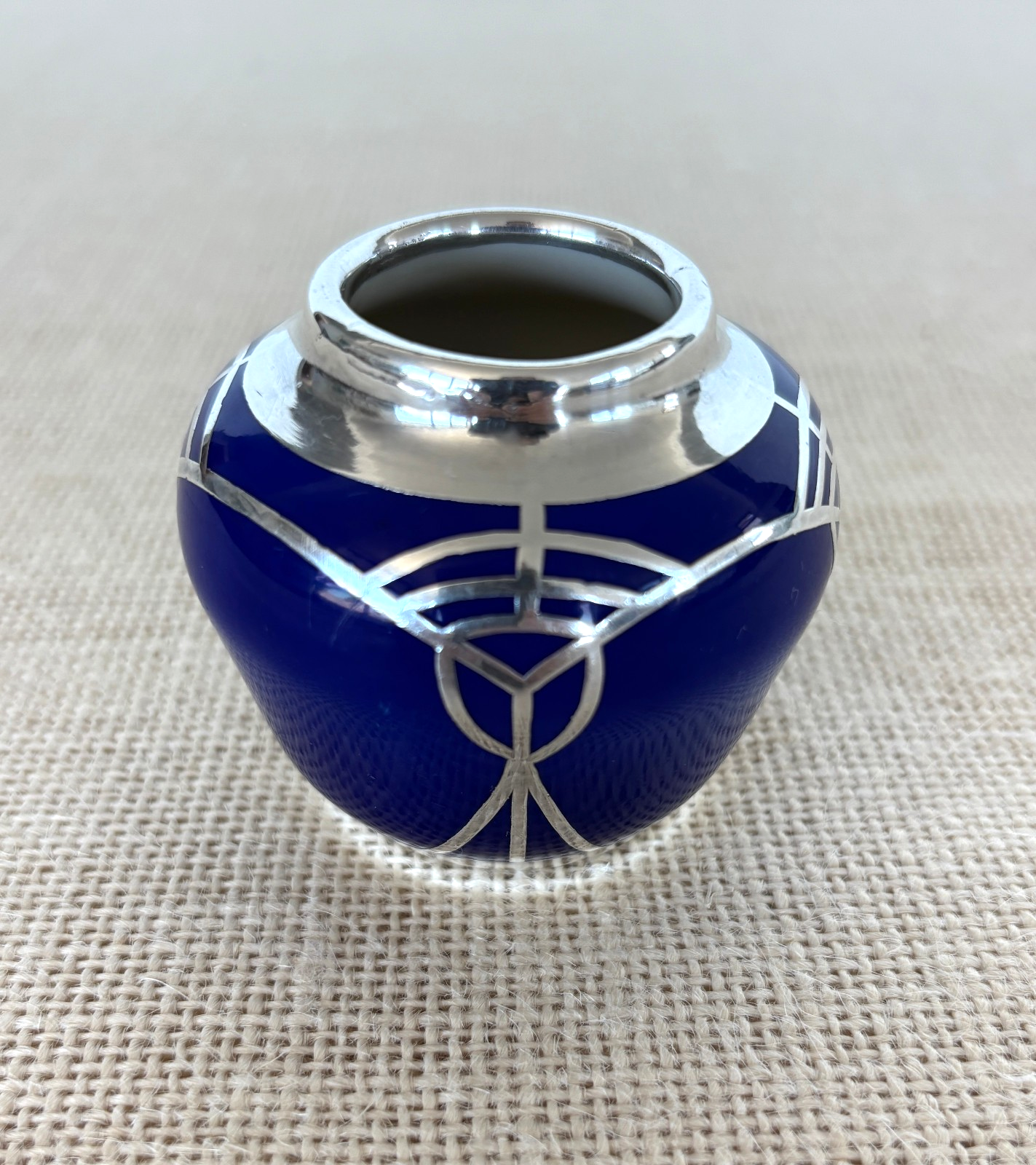 Art Deco Weimar Porzellan Cobalt blue Silver Overlay mini Urn Vase