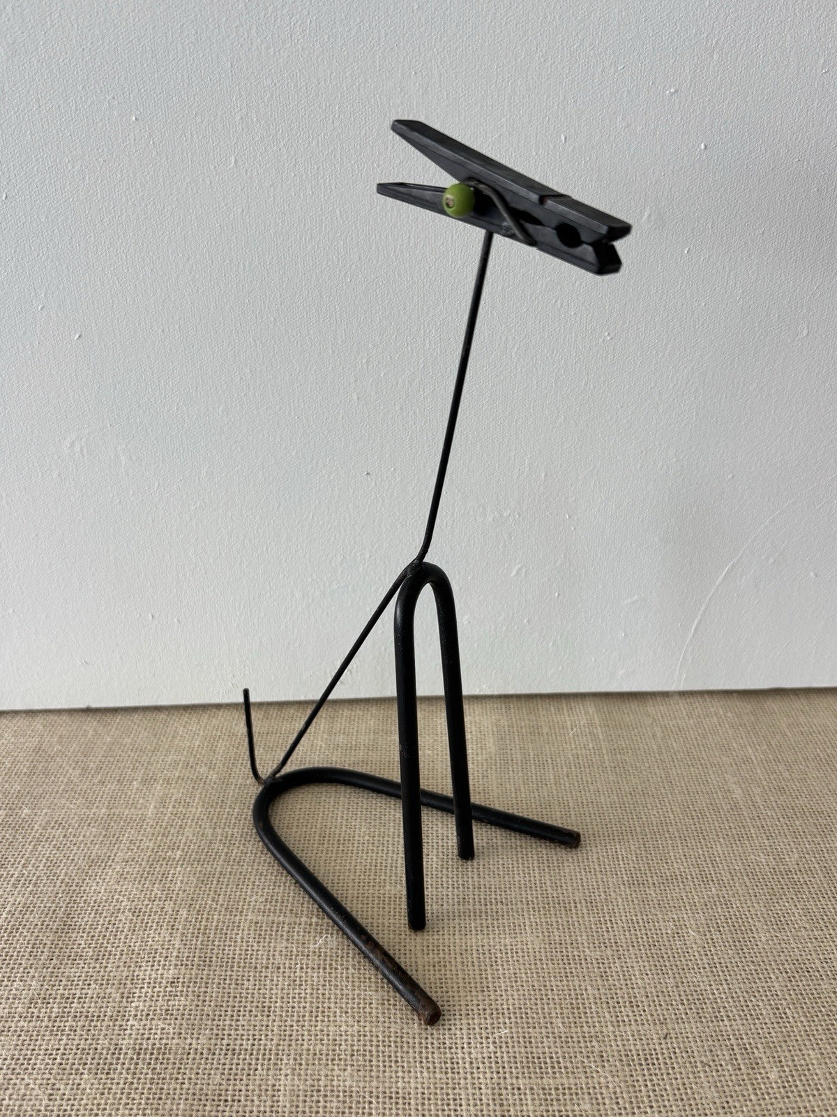 Vtg MCM Wire tripod Dog Clothespin Note Holder Desk Accessory Tony Paul attrib.