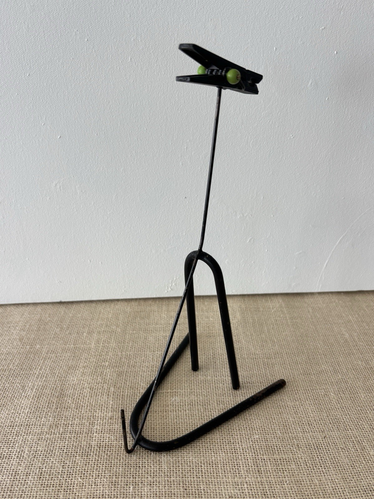 Vtg MCM Wire tripod Dog Clothespin Note Holder Desk Accessory Tony Paul attrib.