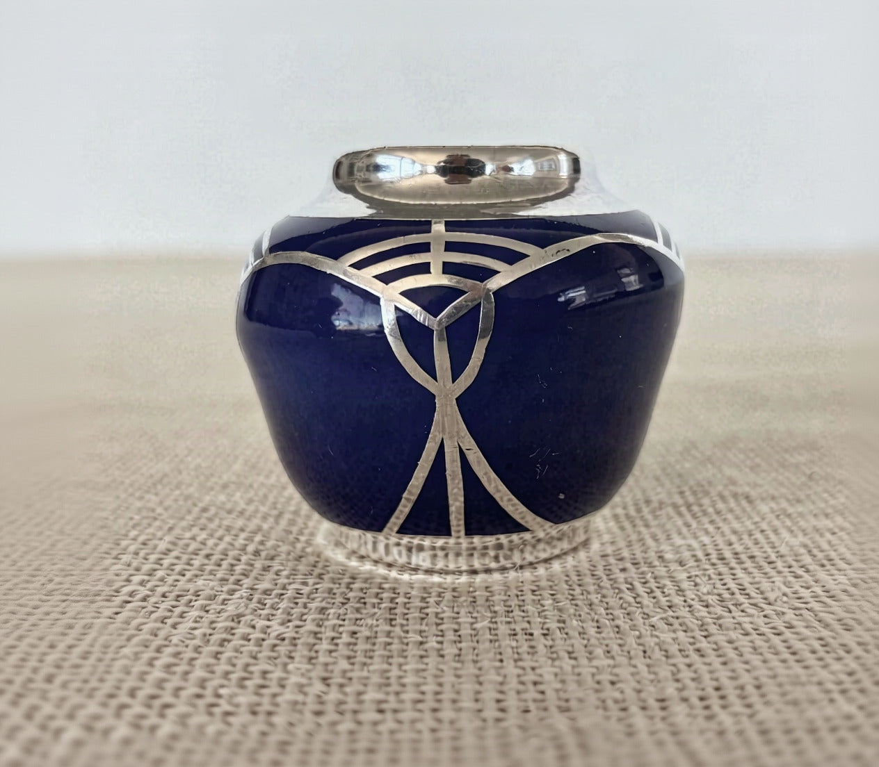 Art Deco Weimar Porzellan Cobalt blue Silver Overlay mini Urn Vase
